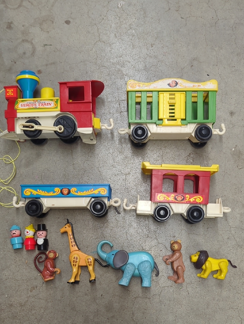 Vintage 1973 Fisher Price #991 Little People Circus Train w/Engineer & Animals.